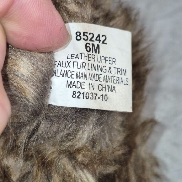 Minnetonka Brown Women's Boot's with a Fuax Fur Bow, Size 6M - Picture 9 of 10